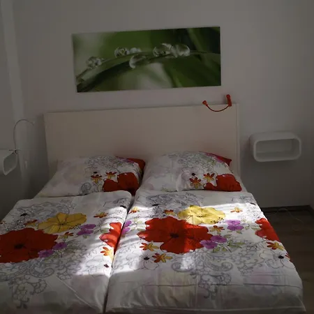 Auf Der Dominsel-domlinden Apartment